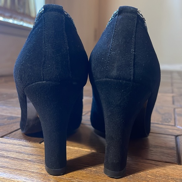 Coach Black Suede Heels 7 B - Picture 3 of 8